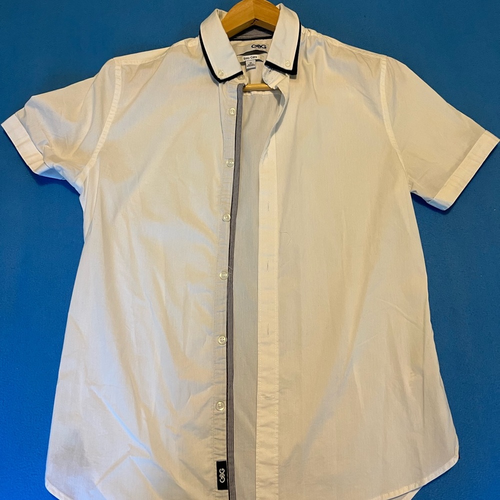 G By Guess. Size: XS. Color: White. Condition: Used. Short sleeve.